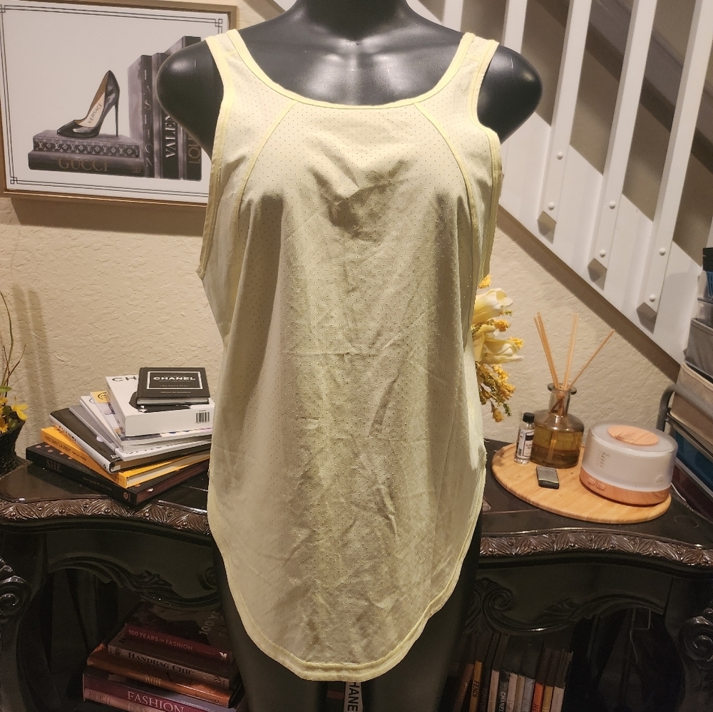 Lululemon tank top size 8